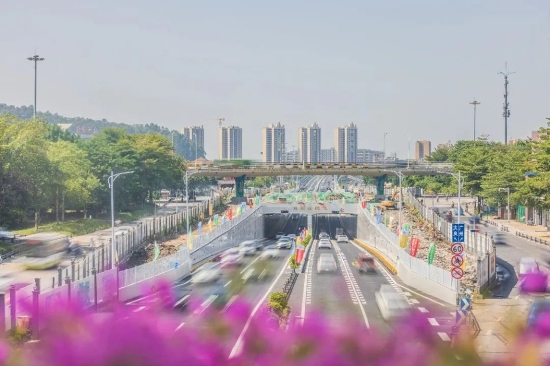 2022年10月8日，顺德南国路道路交通升级改造二期工程下穿隧道（南国西隧道）主线建成通车。
