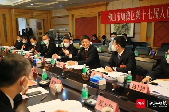 佛山市委常委、顺德区委书记刘智勇参加容桂代表团分组讨论