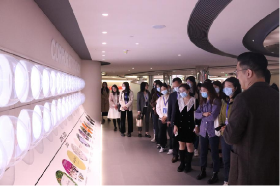 采风团参观逸仙展厅