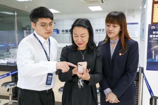 澳门居民侯女士通过建行手机银行数字人民币钱包，成功缴纳了一笔电费。这是南方电网广东珠海横琴供电局首笔数字人民币电费业务，也是澳门居民用数字人民币缴纳电费的首次体验。