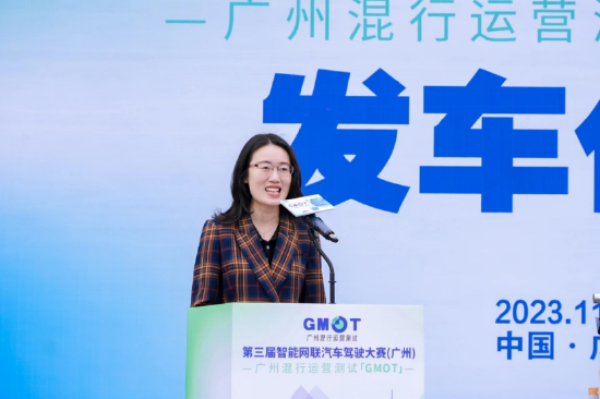 小马智行集团副总裁莫璐怡代表参赛企业宣誓