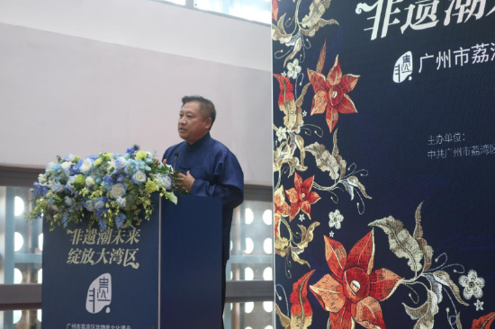 澳门和谐基金会监事会主席、长江商学院教授吴松演讲。张玉荣 摄