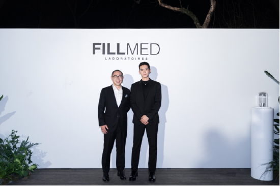 FILLMED菲欧曼中国区总经理韩强(左)与FILLMED菲欧曼面膜代言人于适(右)