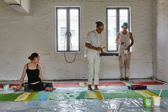 三位澳大利亚艺术家Caitlin Reilly, Pearl Reilly – Murray 和 Zelimir Harasty正在为‘回归Return’驻地艺术创作展进行创作。