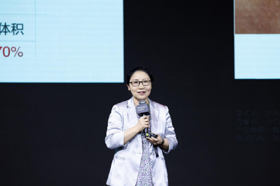 上海交通大学医学院附属瑞金医院皮肤科副主任曹华分享第二代‘仿生膜’精华口红的功效验证结果