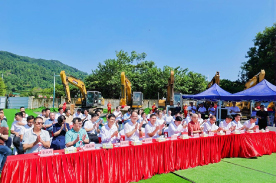 配图:开工现场