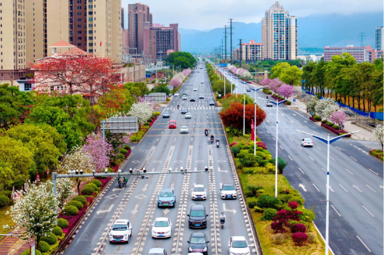 图为英德市城区一角
