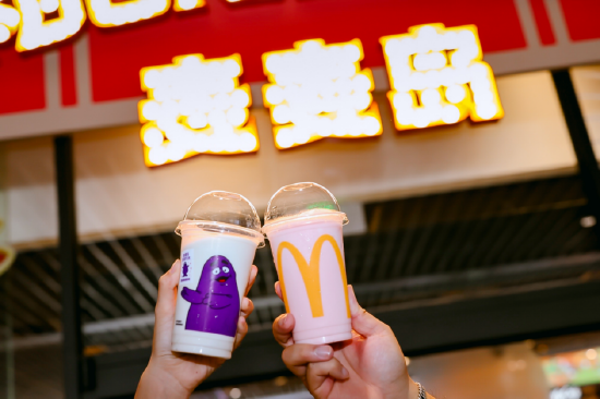 麦当劳奶昔在13家麦麦岛旗舰店限时回归