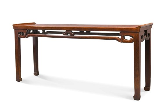 　　Lot 311 　　明末清初 黄花梨独板面翘头案 　　H： 82cm ； L： 181cm ； W： 44.cm 　　估价：HK$ 3，200，000-3，800，000 　　来源：攻玉山房收藏