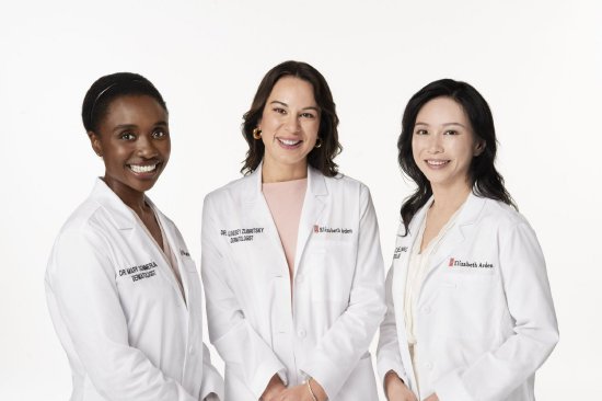 从左到右分别为Mary Sommerlad博士、Lindsey Zubritsky博士和张桂蓉博士