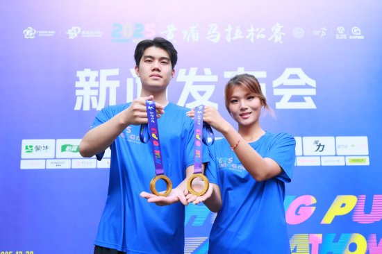 完赛奖牌、参赛服装正式揭晓。李剑锋摄