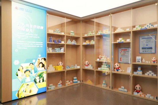 一品红集团产品展示。李剑锋 摄