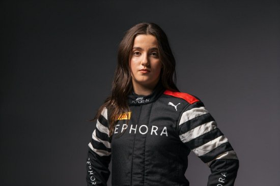 丝芙兰赞助车手 Natalia Granada