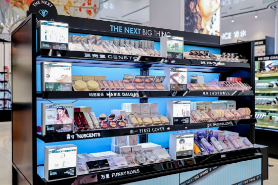中国美妆品牌店内陈列