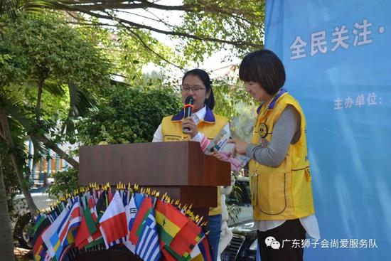 上午10点整,大会主席施华宇狮姐鸣钟宣布讲座活动正式开始!