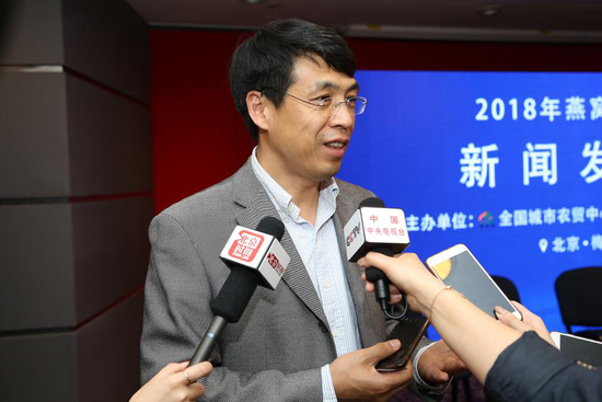 (2018年燕窝行业年会新闻发布会李红卫接受记者采访)