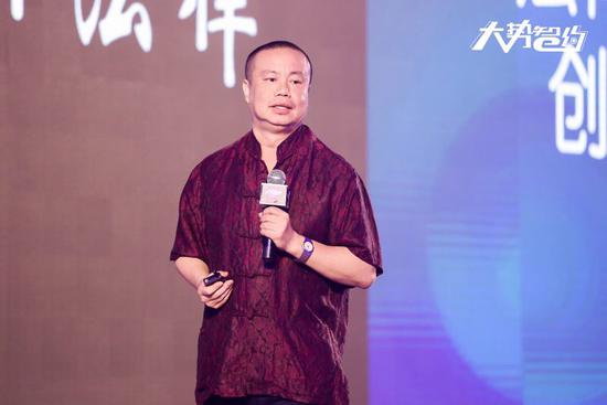 图说：中国互联网仲裁联盟创始人陈忠谦