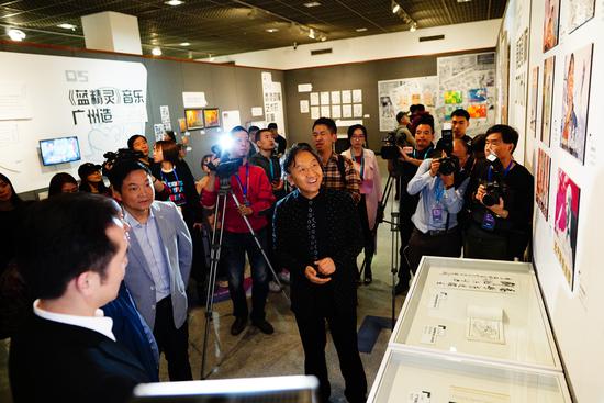 金城为海内外动漫艺术名家现场讲解