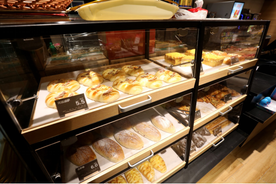 图:苏宁小店烘焙区