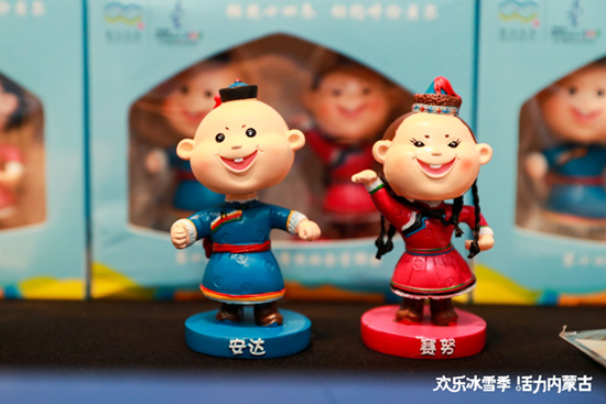 “十四冬”会徽吉祥物“安达”和“赛努”