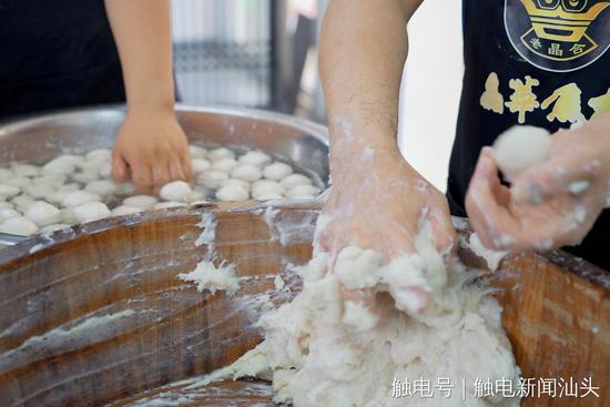 广东省非遗项目鱼丸制作技艺现场展示