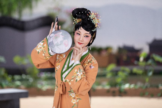 李仙花饰金莲 定妆照