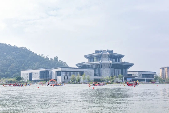 2020南海百舟竞渡龙舟邀请赛在美丽的听音湖激情开桨。