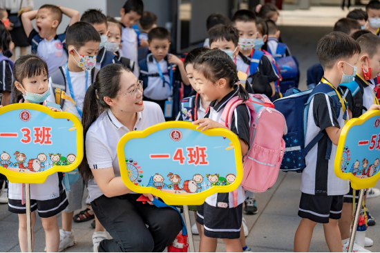 华东师大顺德美的学校首批新生入学