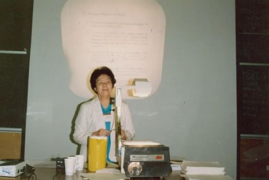1995年7月6日,叶叔华院士在美国举行的国际大地测量和地球物理联合大会上作报告
