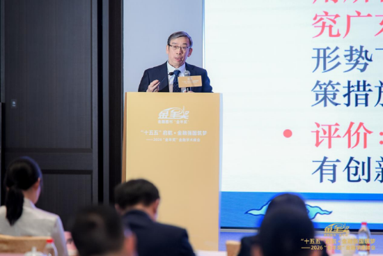广州市人民政府参事室特约研究员，第十四届“金羊奖”获奖图书《广东金融生态环境评估研究》作者许涤龙