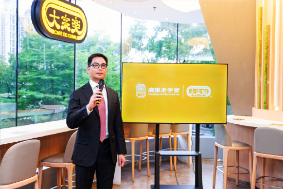 大家乐(中国内地及澳门)行政总裁杨斌介绍品牌历史
