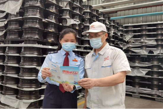 税务部门到企业宣传税务服务举措