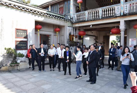 会后，代表们前往汕头陈慈黉故居踩线采风（王子原 摄）