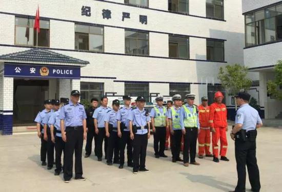 杨村镇派出所曾所长为全体警务人员做动员讲话