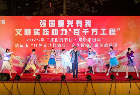 图为该镇开展文化惠民活动