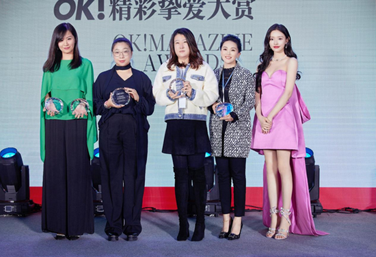 知名演员林允女士为南法庄园(PANIER DES SENS)品牌总经理彭维女士颁奖