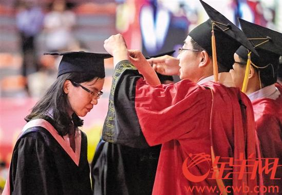6 月24日，华南理工大学举办2018 届学生毕业典礼。记者 汤铭明 摄