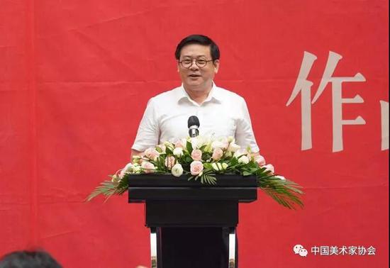 中国美协分党组书记、驻会副主席、第十三届全国美术作品展览组委会副主任徐里致辞