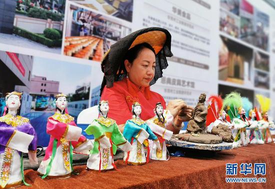 采购会上展出的产品。新华网发