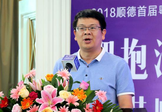 全国政协委员、民建广东省委会副主委鲁晓明先生