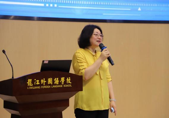 市教育局副局长胡英女士致辞