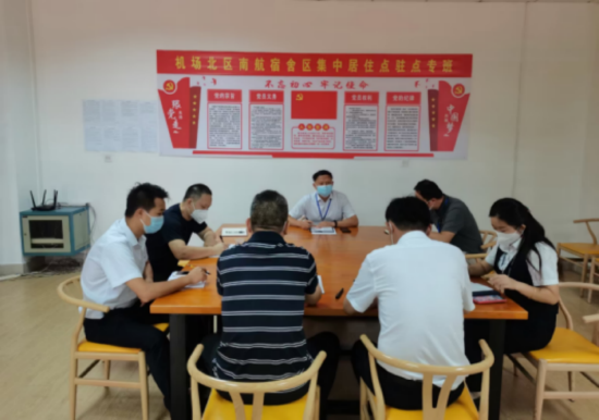 李沩粼在集中居住点组织专班会议研究部署工作