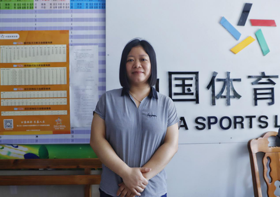 体彩店对外运营工作基本由性格开朗的老板娘艳姐负责