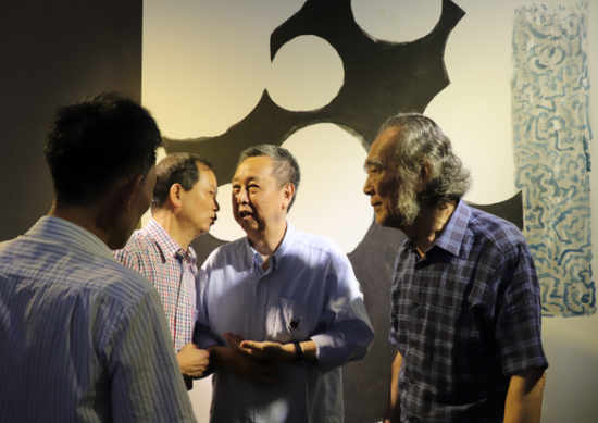 著名画家林墉来到现场