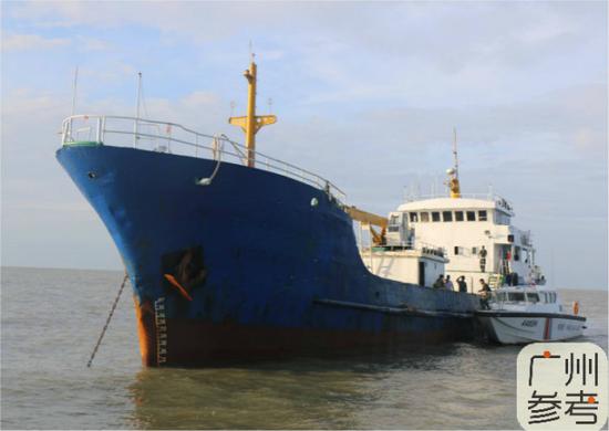 广东海警查获一艘涉嫌走私冻品船只 案值超千