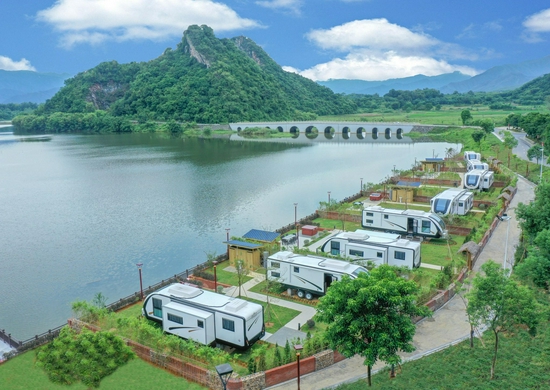 汽车营地航拍大景