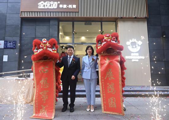 全优加珠江新城旗舰中心开业舞狮助兴