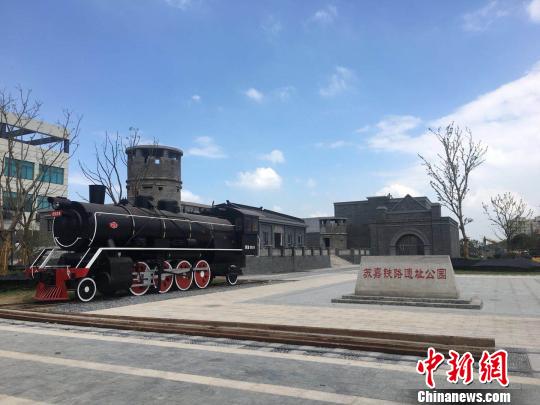遗址公园火车头　楼子璇　摄