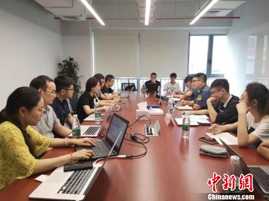 根据相关情况或对平台采取暂停发布、下架APP等处罚。 供图