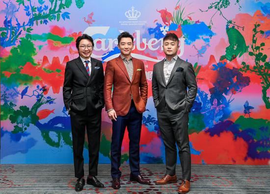左起嘉士伯中国市场副总裁简赵辉,知名演员郑恺,国际新锐艺术家张广宇